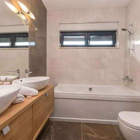 Villa F&a Zadarvillas